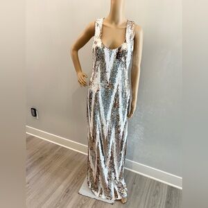 HALSTON Eleanor Gown Sleeveless Sequin Chevron Silver size 4 NWT